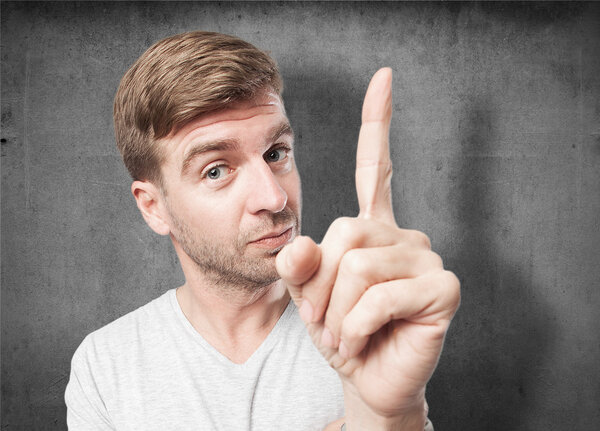 Блондин номер рук
