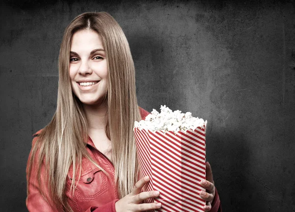 Blond woman with pop corns — Stock Photo, Image