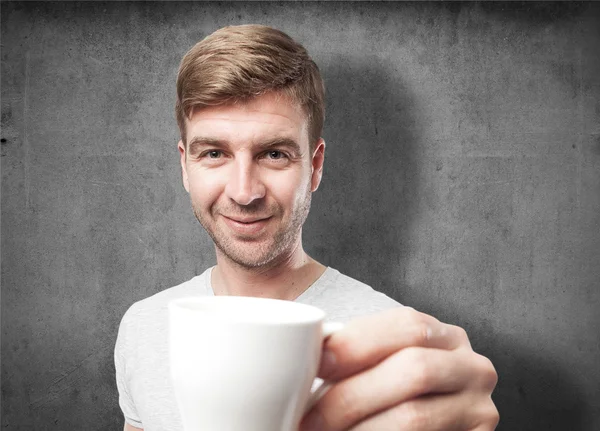 Uomo biondo con un caffè — Foto Stock