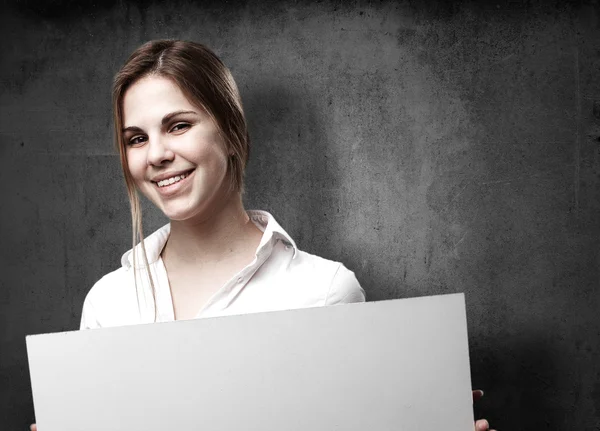 Blonde vrouw met een bordje — Stockfoto