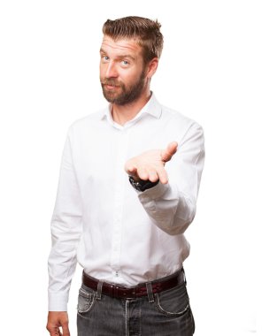 mutlu genç adam gösteren jest