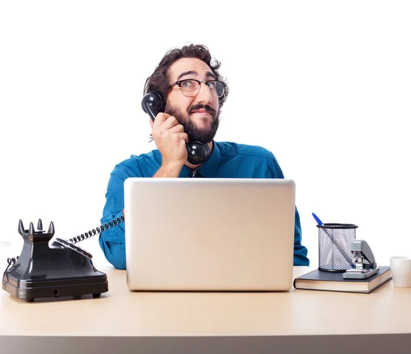 Zakenman met laptop en telefoon — Stockfoto