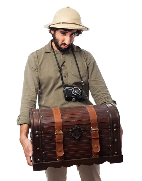 Gelukkig explorer man met borst — Stockfoto