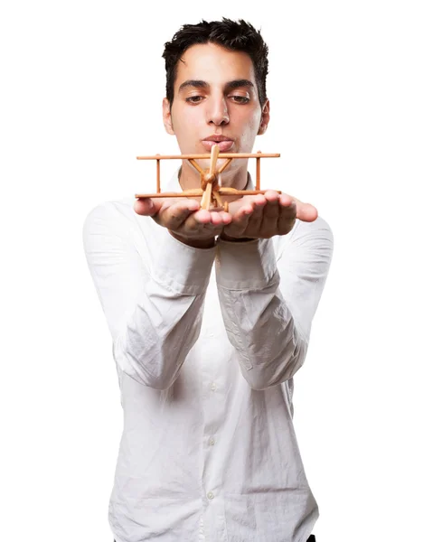 Jovem feliz com avião de brinquedo — Fotografia de Stock