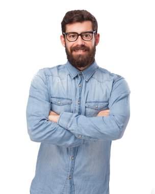 Gülümseyen genç adam