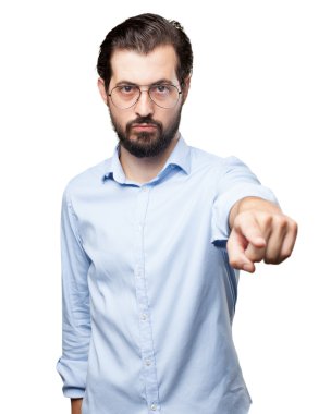 kızgın genç adam işaretçi açık