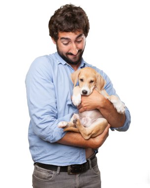 mutlu genç adam köpek yavrusu