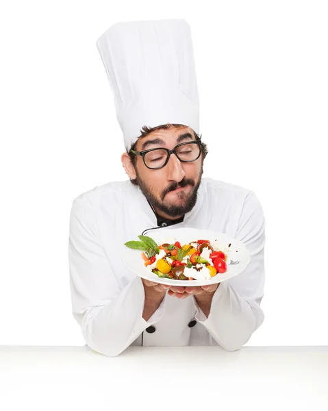 Cocinero feliz con ensalada — Foto de Stock