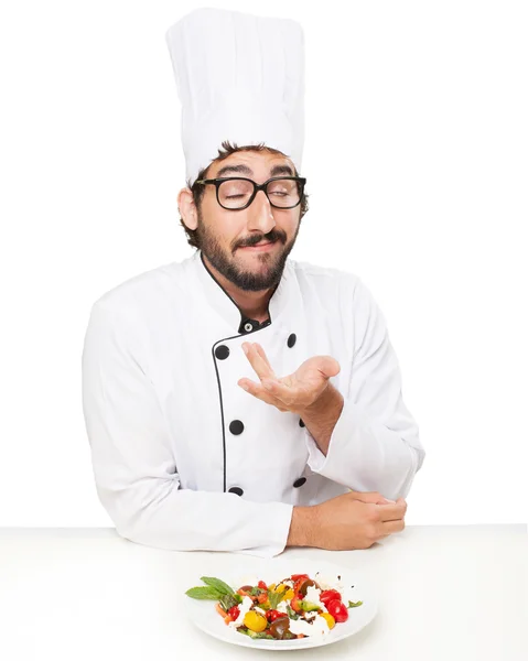 Koken mens blij met salade — Stockfoto