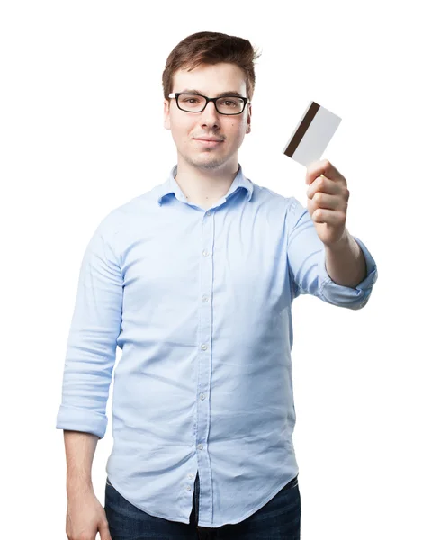 Heureux jeune homme avec carte de crédit — Photo