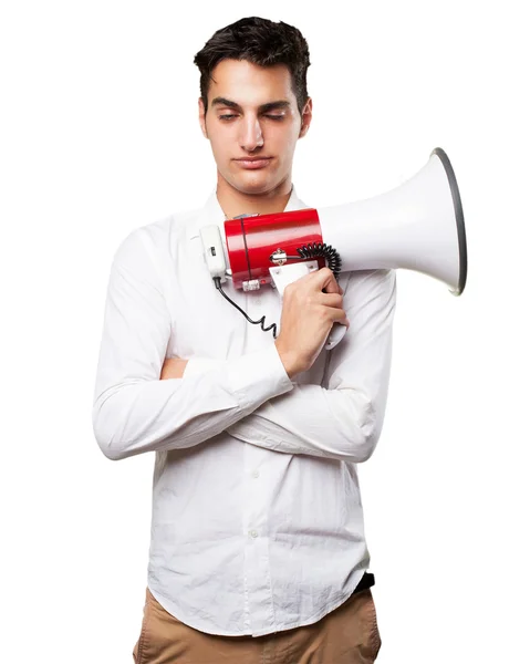 Joven hombre gritando con megáfono — Foto de Stock