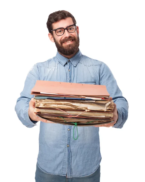 Счастливый молодой человек с файлами — стоковое фото
