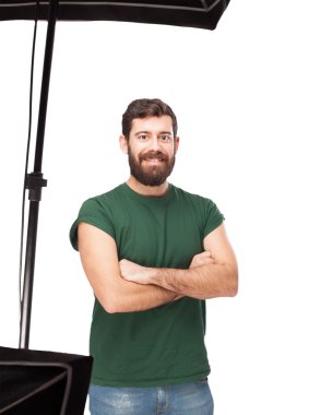 Gülümseyen genç adam