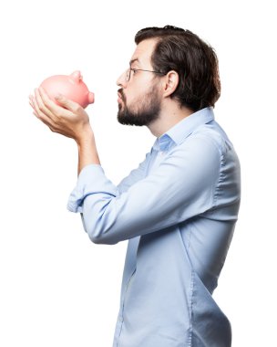 Kumbaralı mutlu genç adam