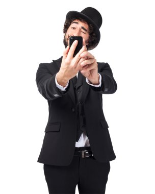 mutlu yasaktır adam selfie poz