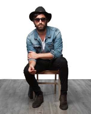 sandalye ile gurur rock yıldızı