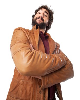 mutlu genç adam gurur pozu