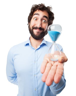 kum Zamanlayıcılı şaşırmış genç adam