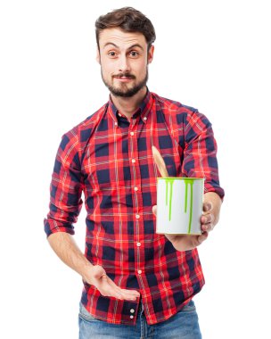 genç adamla gurur: boya kovası