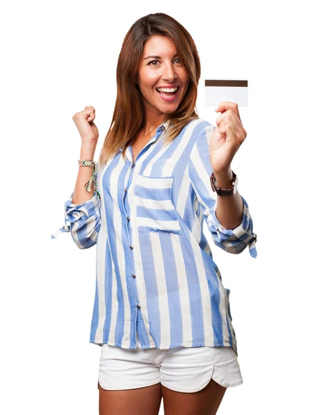 Ευτυχισμένος νεαρή γυναίκα με πιστωτική κάρτα — Φωτογραφία Αρχείου