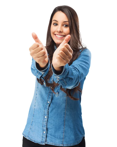 Mujer joven feliz con signo de bien — Foto de Stock