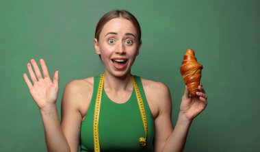 Genç, sarışın bir kadın. fitness konsepti