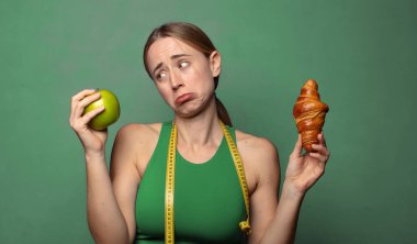 Genç, sarışın bir kadın. fitness konsepti