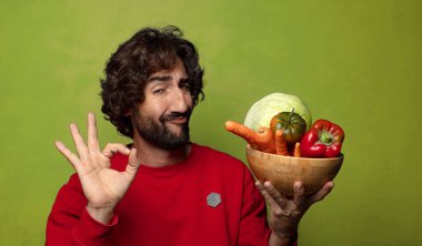 Sebzeli sakallı genç adam.