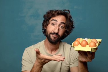 Genç yetişkin sakallı adam yumurtası konsepti