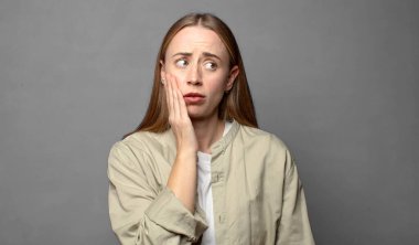 Şok oldum ve ağzım açık inanmamak için yüz yüze sarıldım.