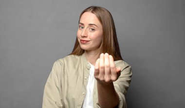 Mutlu, başarılı ve kendinden emin hissetmek, bir meydan okumayla yüzleşmek ve 