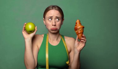 Genç, sarışın bir kadın. fitness konsepti