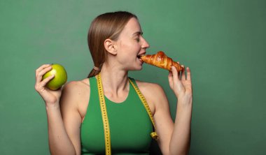 Genç, sarışın bir kadın. fitness konsepti