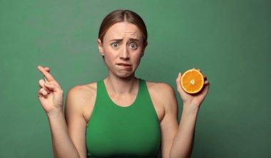 Genç, sarışın bir kadın. fitness konsepti