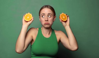 Genç, sarışın bir kadın. fitness konsepti