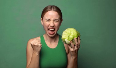 Genç, sarışın bir kadın. fitness konsepti