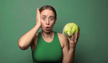 Genç, sarışın bir kadın. fitness konsepti