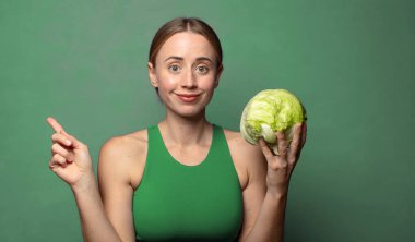 Genç, sarışın bir kadın. fitness konsepti