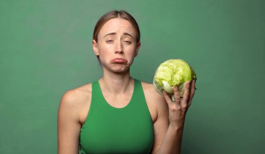 Genç, sarışın bir kadın. fitness konsepti