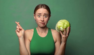 Genç, sarışın bir kadın. fitness konsepti