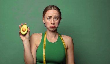 Genç, sarışın bir kadın. fitness konsepti