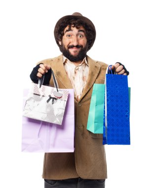 evsiz adamla mutlu alışveriş torbaları