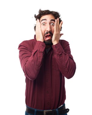 korkmuş genç adam şaka