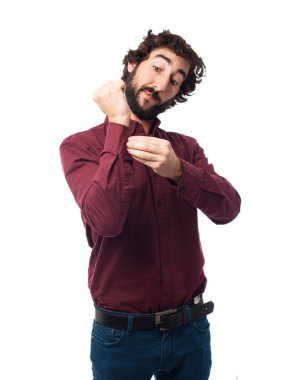 mutlu genç adam gurur pozu