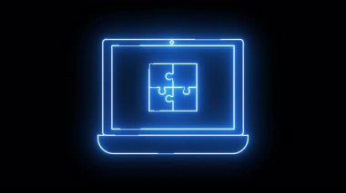 Mavi neon bir dizüstü bilgisayar koyu bir arkaplan karşısında tamamlanmış bir dörtlü bulmacayı ekranda gösterir