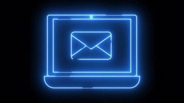 Parlak mavi neon bir dizüstü bilgisayarın karanlık bir arkaplan karşısında ortalanmış bir e- posta simgesini göstermesini özetliyor
