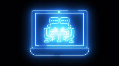 Neon dizüstü bilgisayarda, sohbet baloncuklarında mikrofonlu masada tartışan iki kişi görülüyor