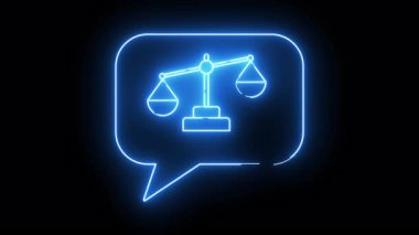 Adaletin mavi neon çizgileri, siyah bir arkaplan üzerine kurulmuş mavi neon yuvarlak bir konuşma baloncuğunun içinde merkezlenir.