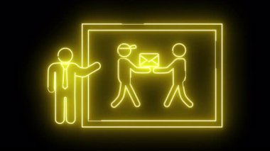 Neonyellow sanat iki kişi bir zarf değiş tokuşu yaparken, diğeri de siyah bir arkaplan eşliğinde kare çerçeveyi izliyor.