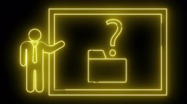 Dizin ve soru işareti olan bir tahtayı gösteren sunucunun sarı neon çizgisi